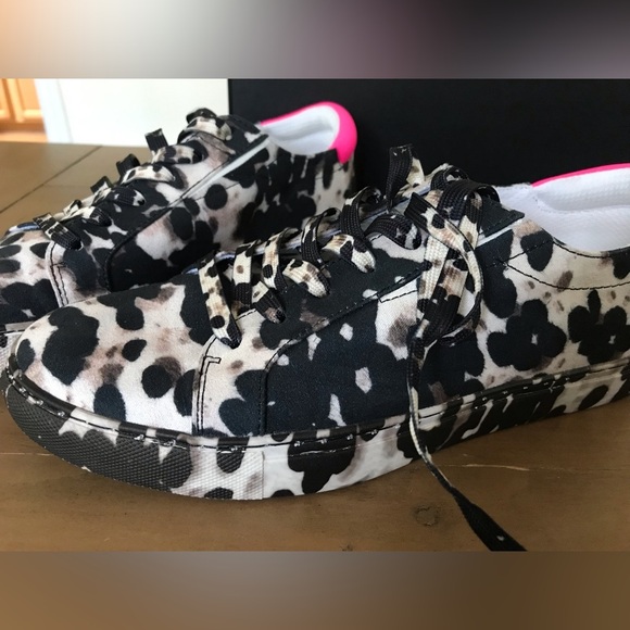 Kenneth Cole New York Kam Eo Animal Print Sneaker - size 7 - Picture 3 of 13